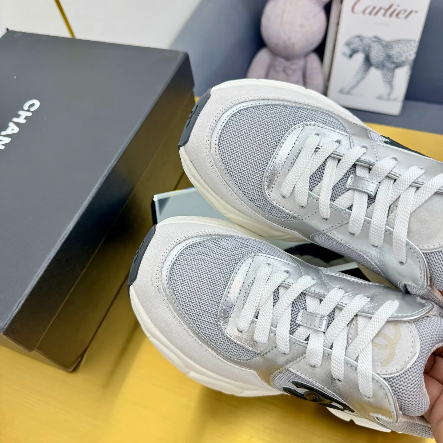 p700🐮🐮Upgraded version, upgraded version, upgraded version! No rebuttal accepted! ! ! ! Chanel Chanel dad shoes, couples' model for men and women - 2025 top casual sneakers in the counter. This classic design; the upper is electro-embroidered with various techniques; ❷The inner lining is made of: original Yangli + net ❸The outsole is based on: the original TPU combination outsole. The full set of boutique packaging for women 35–41
